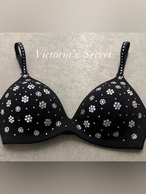 Victoria Secret Lined No Wire Black Bra with Rhinestones 32C